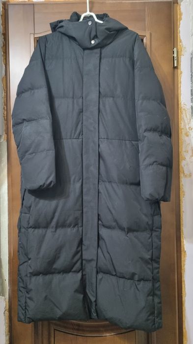 Продам пуховик чорного кольору