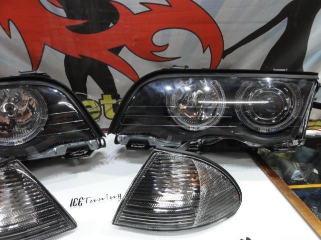 Farois angel eyes BMW E46 4 portas / limosine 98-01 fundo preto com angel eyes em branco