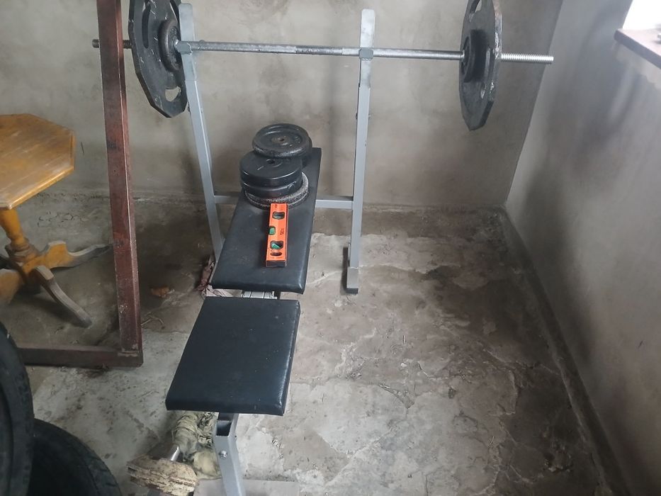 Ławeczka do wyciskania sztanga i nakłady bitumiczne