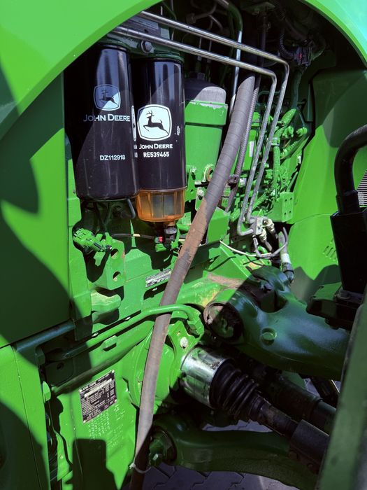 Трактор John Deere 8320R