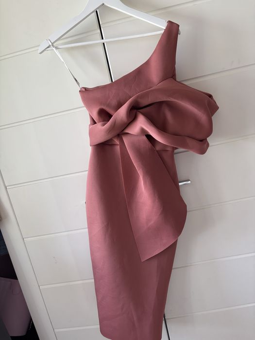 elegancka sukienkana jedno ramie  asos 36 pudrowy róż