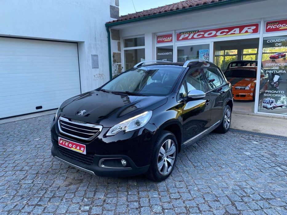 Peugeot 2008 1.2 VTi Allure (Pele + ecrã touch)