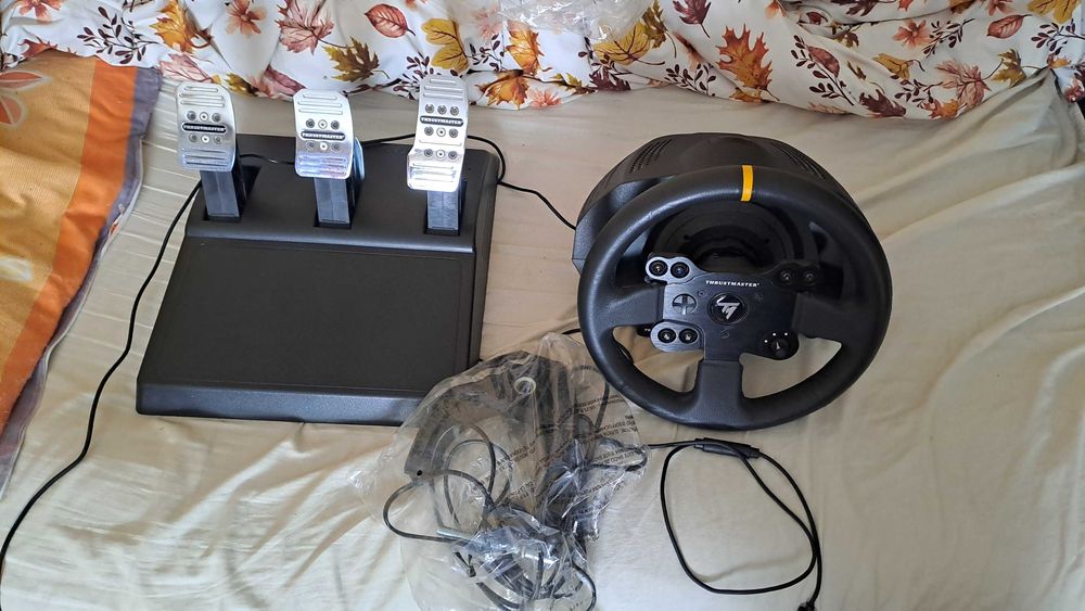 Kierownica Thrustmaster TX Leather Edition, stan BDB, PC, Xbox, RBR.