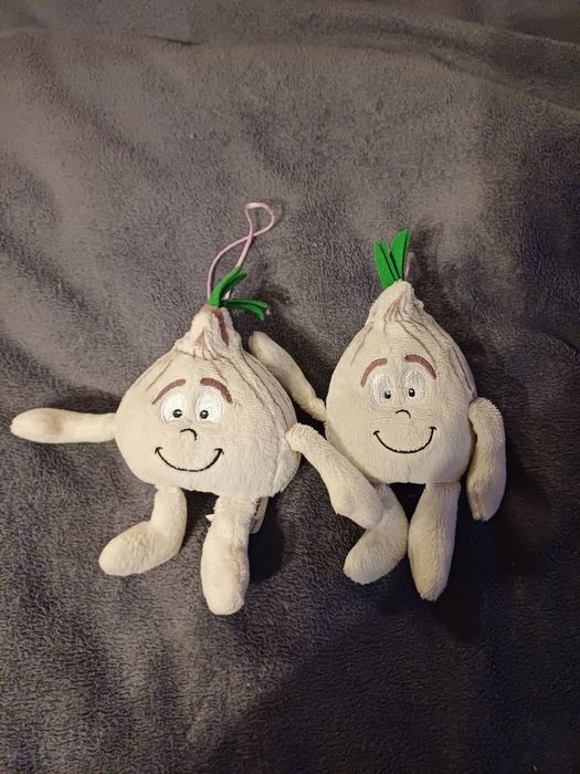 Zestaw pluszaków - 2 x czosnek - Biedronka - używane
Jeden ma urwany s