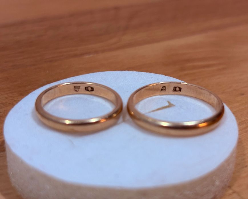 Dwie złote obrączki
