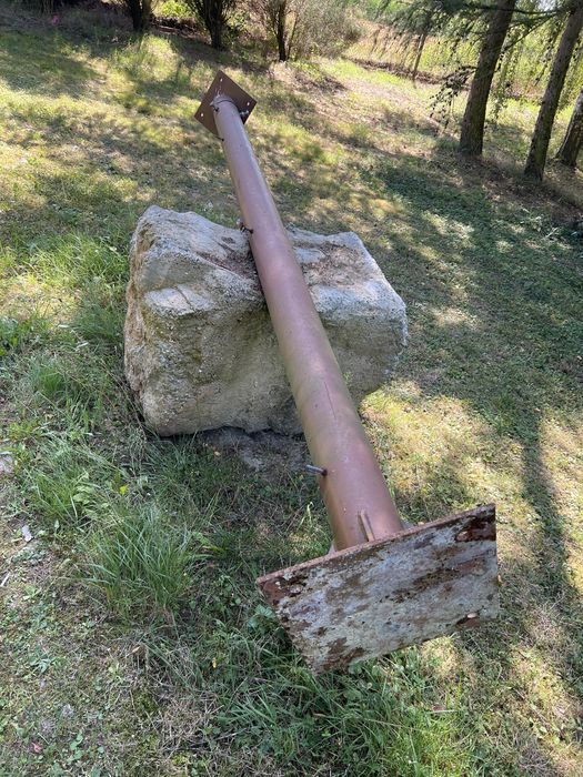 Slup uzywany do instalacji paneli slonecznych