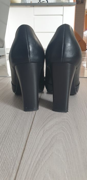 Damskie buty na obcasie