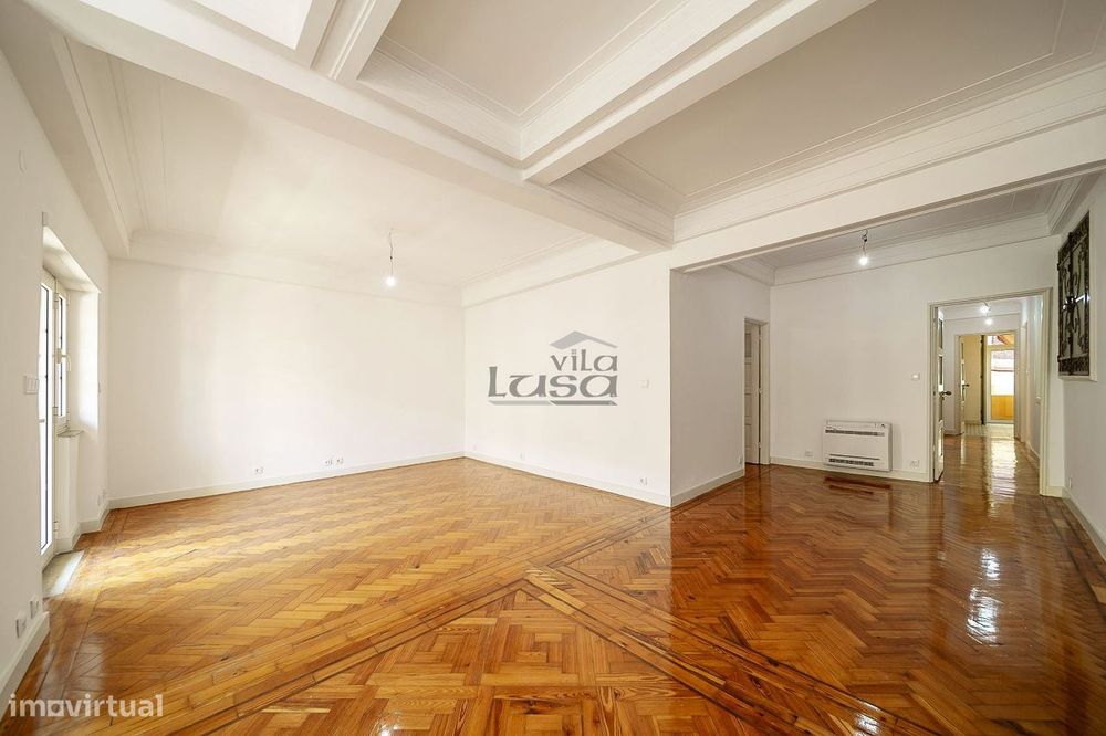 Apartamento T3 Renovado a Estrear no Coração do Porto