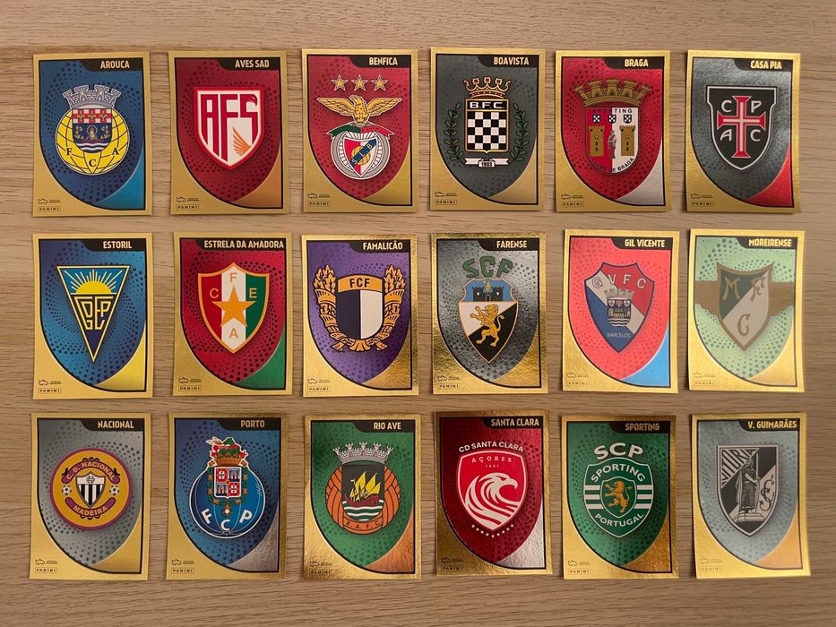 Vendo 18 cromos de símbolos de Futebol 2024-25