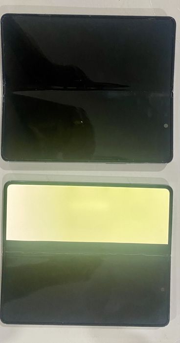 2 x Samsungs Z Folds 4 (ecras internos avariados)