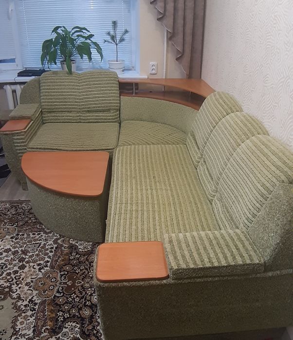 Диван кутовий б/в