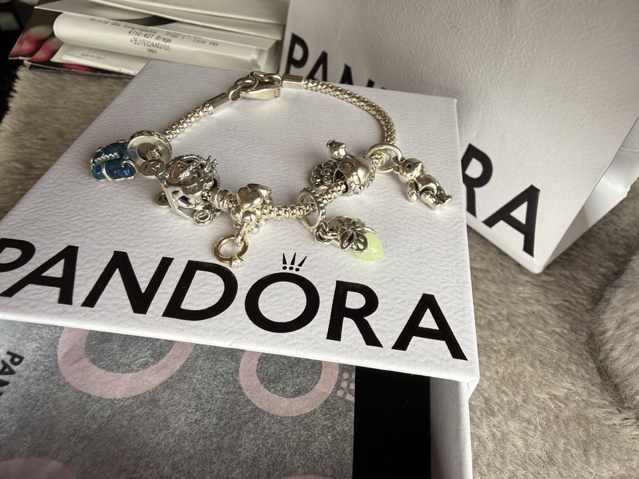 Conjunto pulseira Pandora e 6 charms