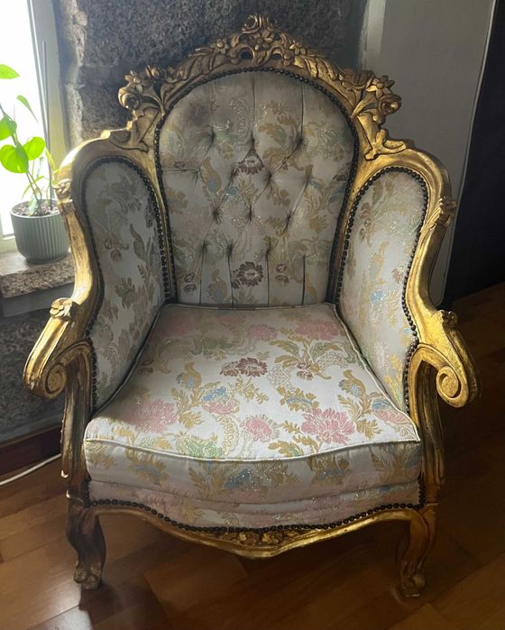 Terno de sofás em talha dourada antigos