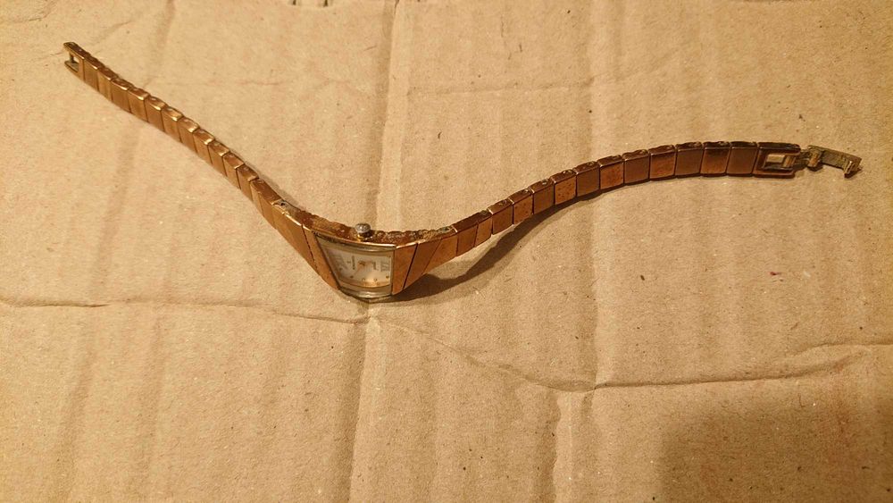 Женские миниатюрные часы