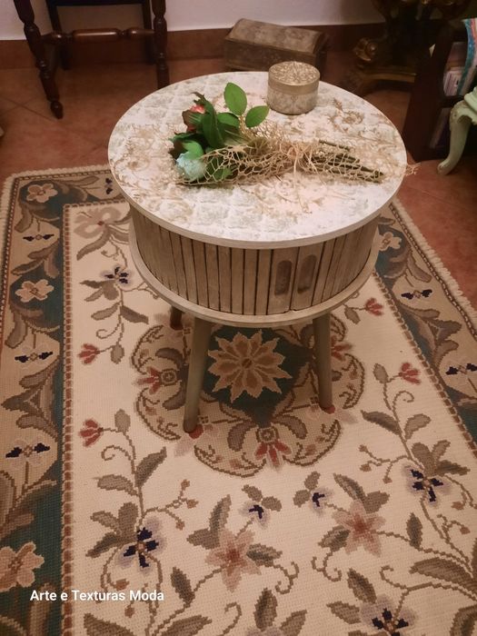 Mesa de apoio, restauraurada de novo