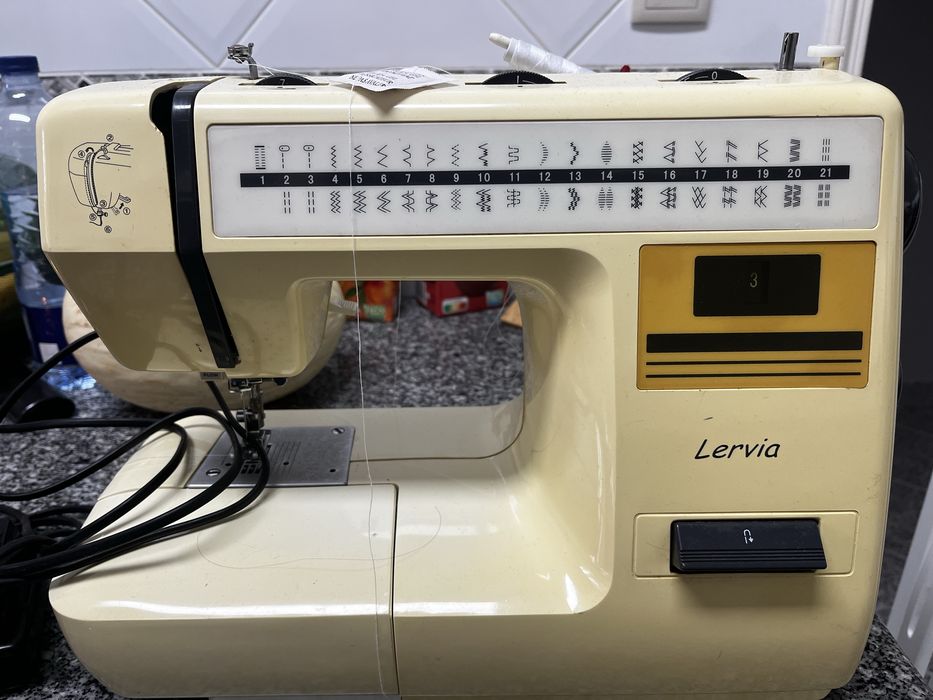 Maquina de costura avariada