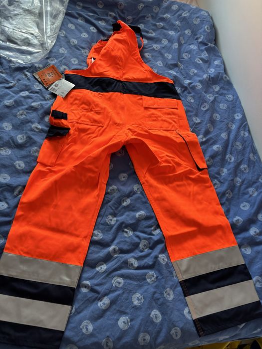 Spodnie robocze na szelkach