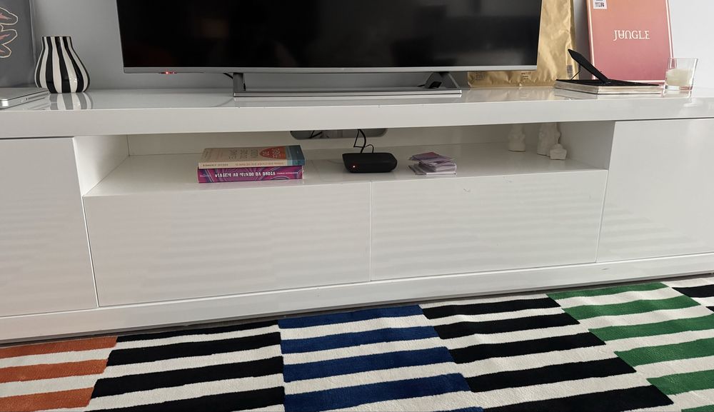 Movel Tv com 218cm