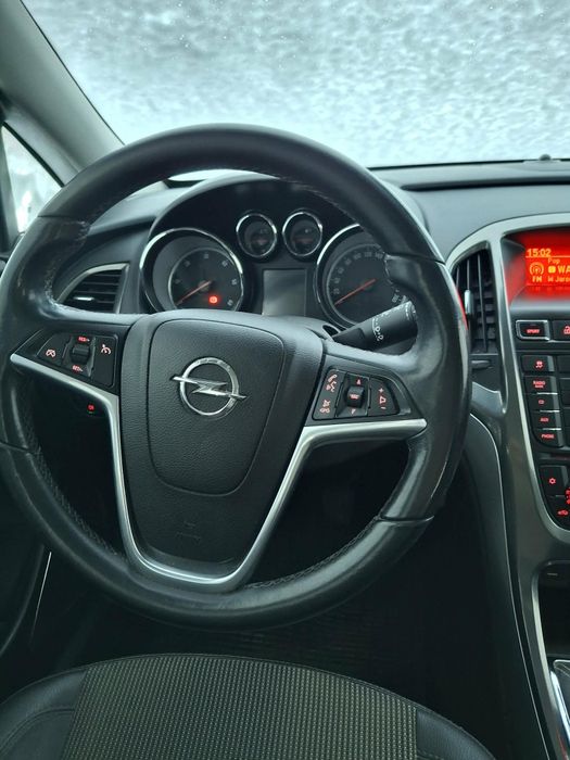 Auto opel astra 2012