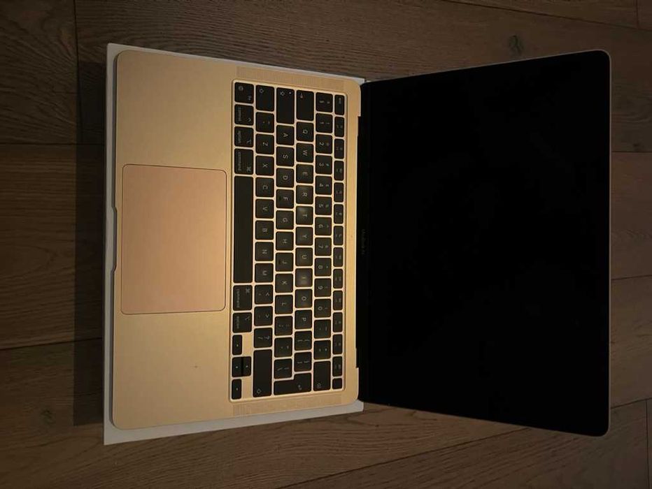 MacBook Air 13', jak nowy, brak śladów użytkowania