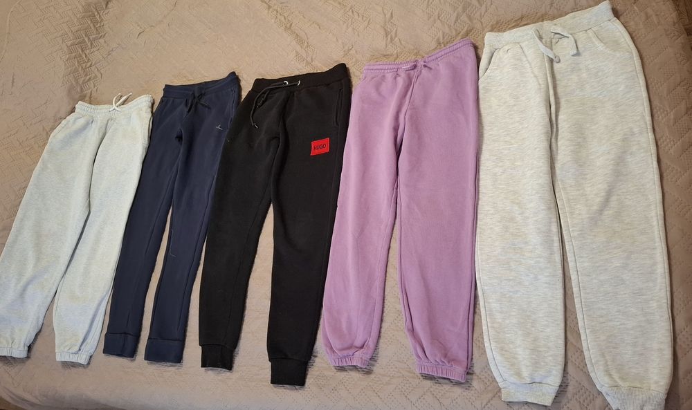 Пакет одягу на дівчинку8-9 років