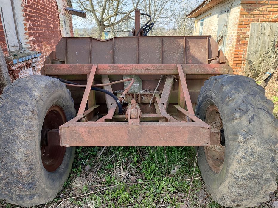 Скрепер для переміщення сипучих вантажів