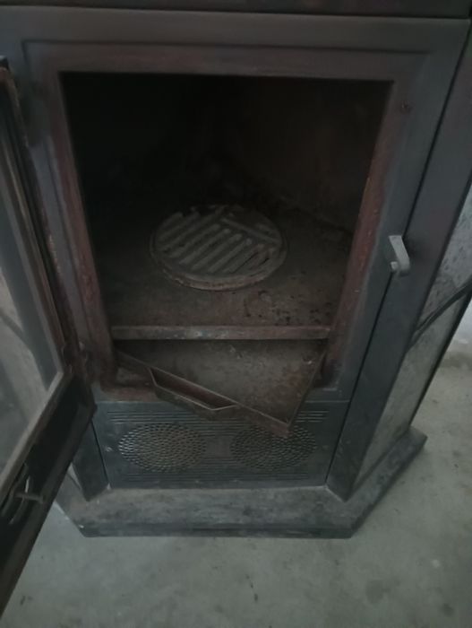 salamandra a lenha com revestimento em pedra de granito