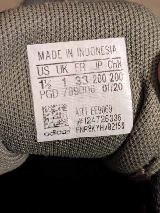 Продам кросівки adidas