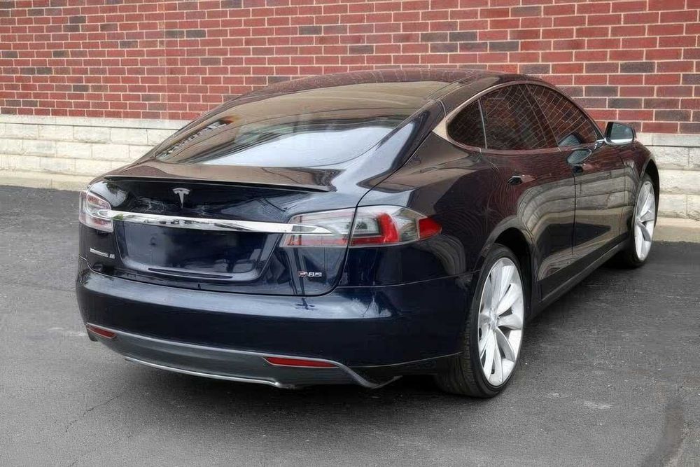 Tesla Model S      2014