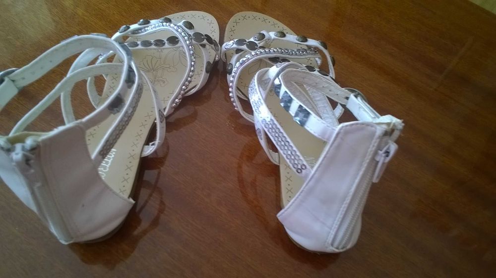 Sandałki dla dziewczynki rozm . 33.