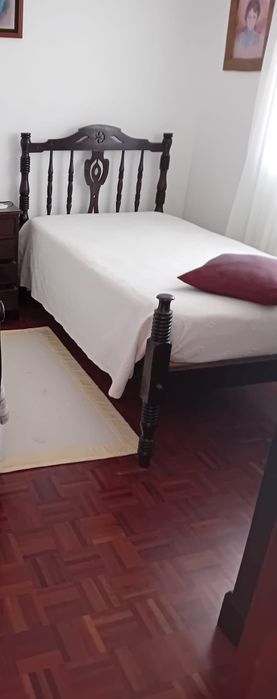 Cama solteiro castanho