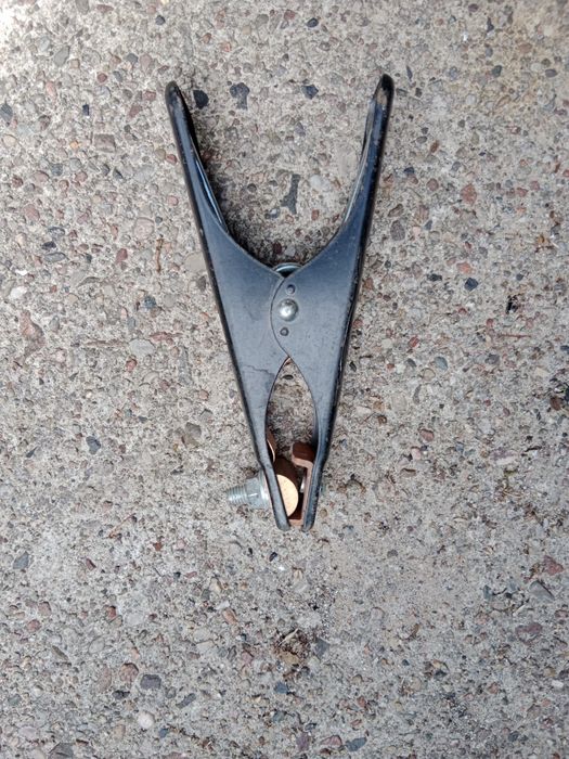 Zacisk masowy do spawarki z czasów PRL.