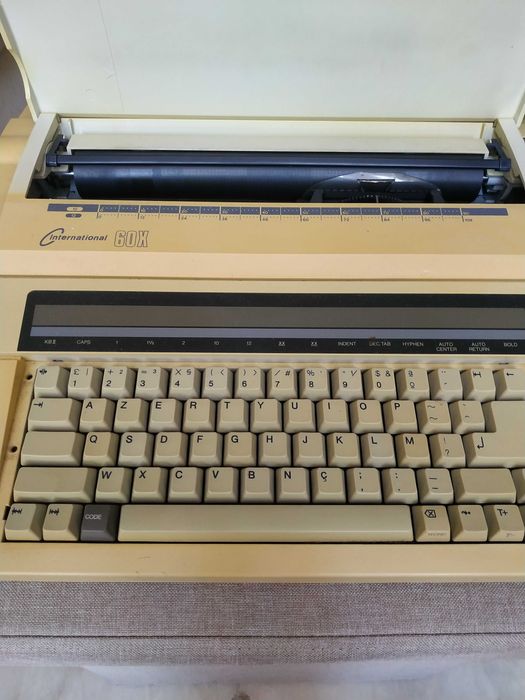 Typewriter434143904180490241