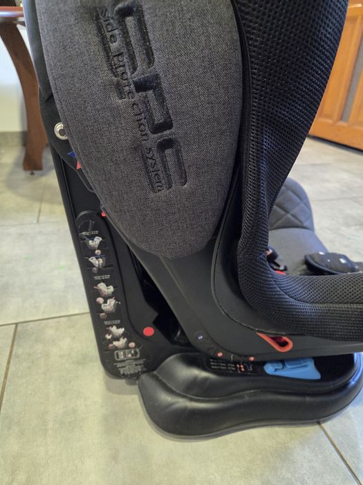 Дитяче автомобільне крісло