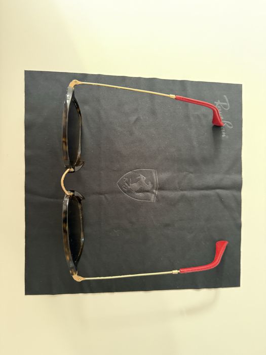 Óculos Ray.Ban com colaboração da Ferrari
