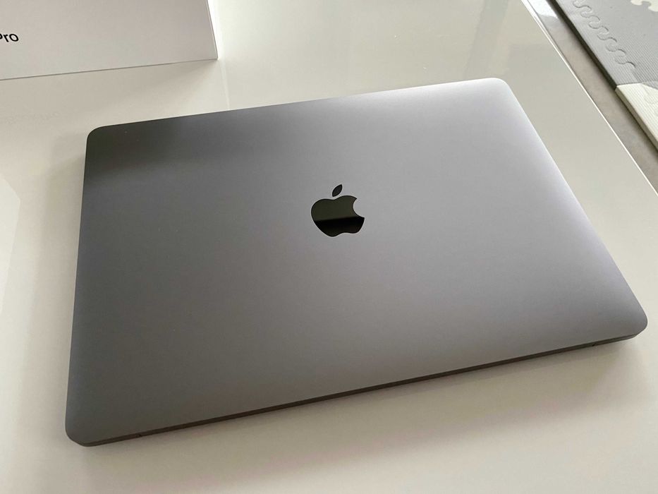 Apple MacBook Pro 13” 2020 | i5 | 8GB RAM | 512GB SSD | B. ZADBANY