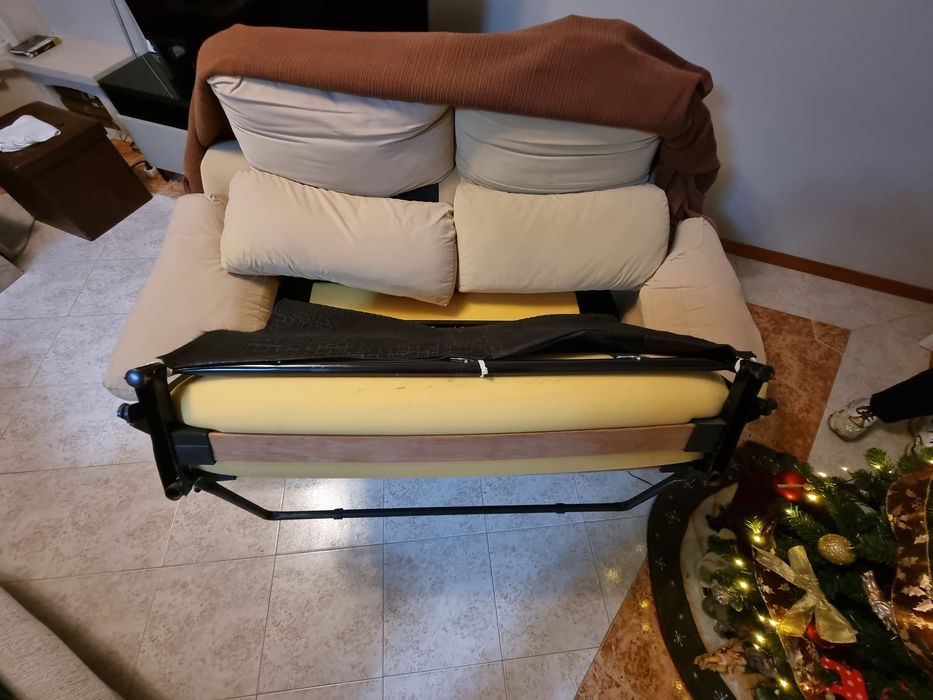Sofá-cama de dois lugares à venda