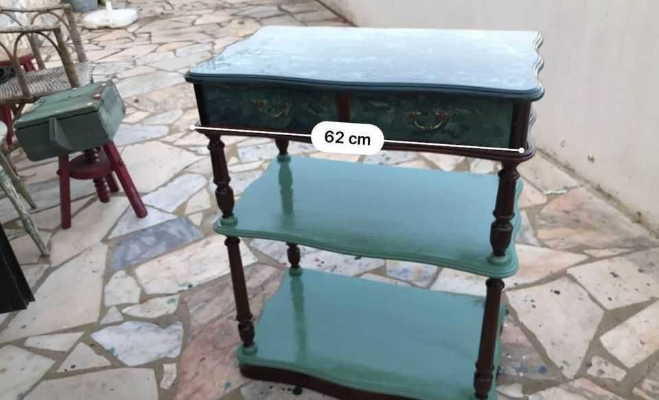 Mesa de apoio, com duas prateleiras, medidas nas fotos