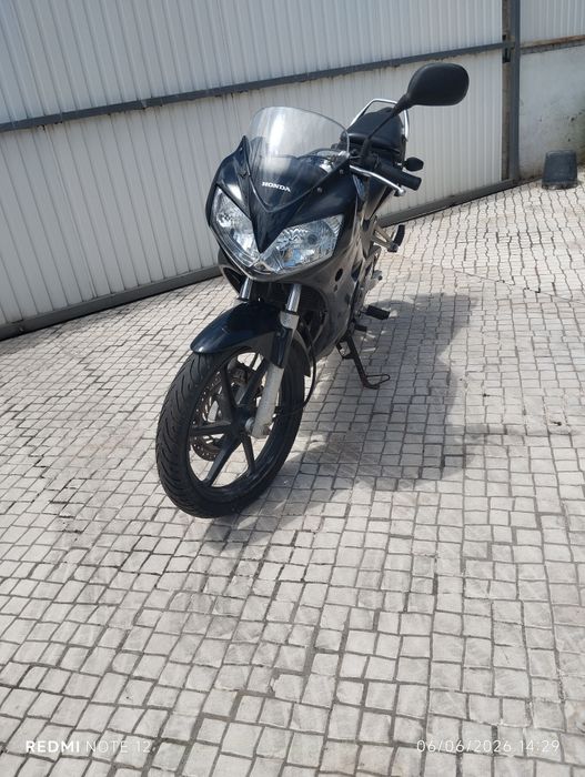 Honda CBR 125r a trabalhar bem