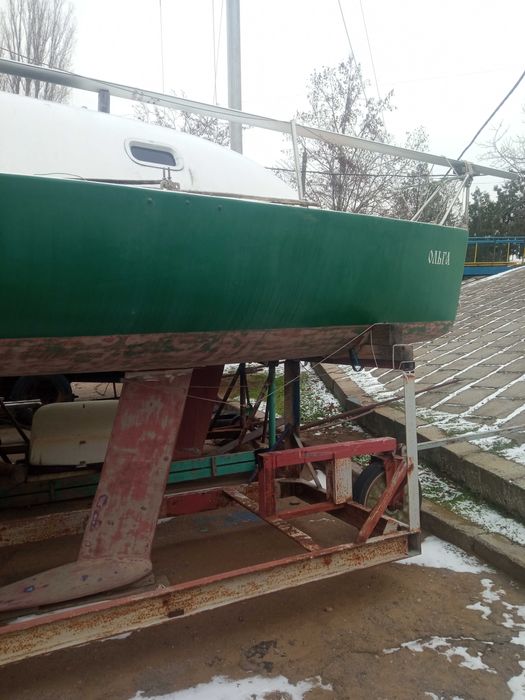 Продам парусную яхту.