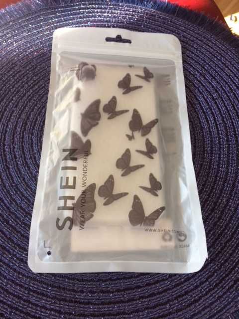 etui w motylki na IPhone