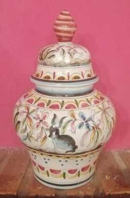 Pote em faiança portuguesa, pintado à mão