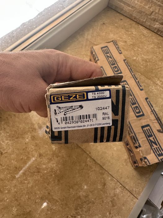 Продам доводчик дверной GEZE