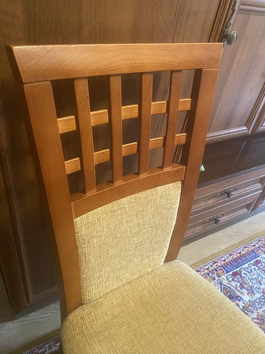 Stół jadalniany z krzesłami
