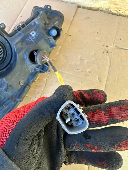 Toyota Prius Prime II 2 17- DRL halogen prawy przedni przód