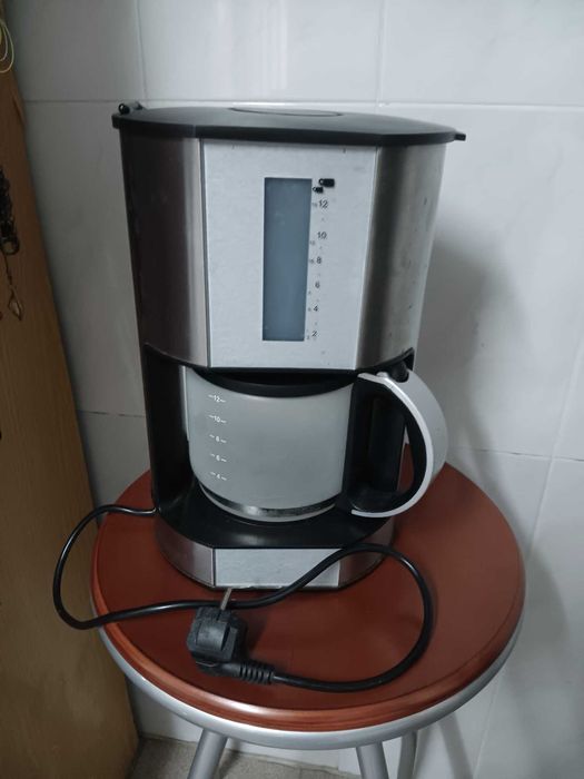 Máquina de café mais copo