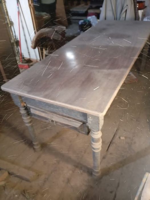 Vendo esta mesa muita bonita antiga 3 metros 6 de comprimento
