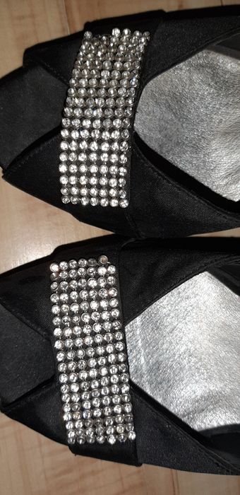 Szpilki atłasowe Menbur rozm. 37