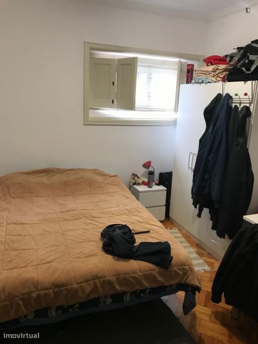 Quarto - localizado em  Coimbra