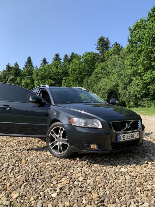 Вольво v50 2009 року випуску